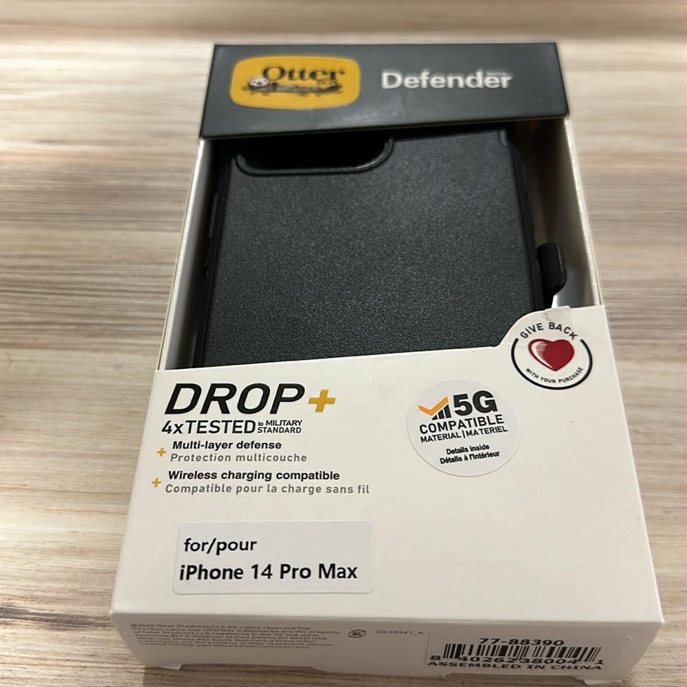 iPhone 14 Pro Max Otterbox defender phone case